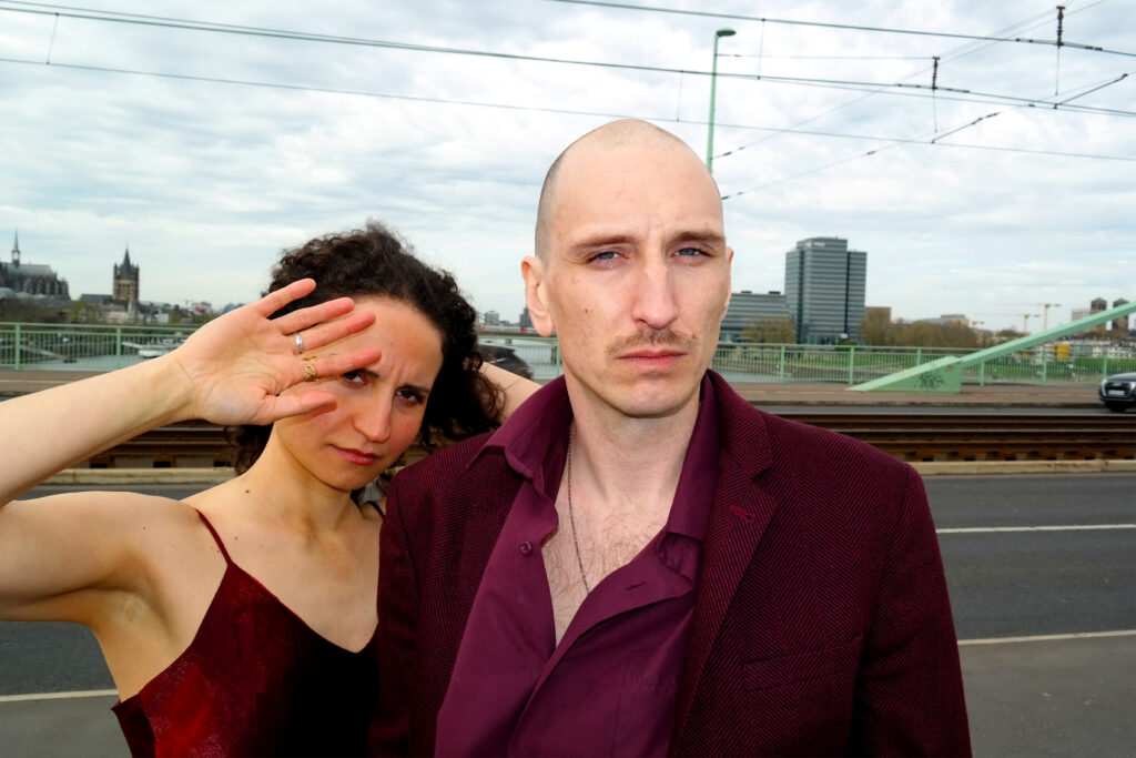 Indie duo BRDN on a Bridge_by Èdipo